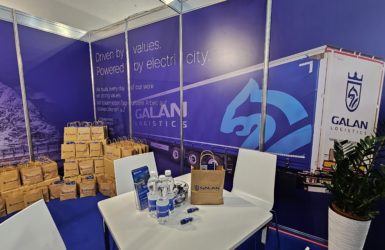 Materiały promocyjne i branding Galan Logistics na stoisku targowym